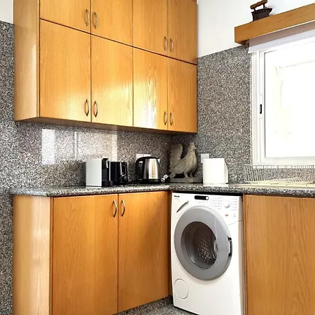 Modern 3bdr_top Floor_lux_suite_balcony *